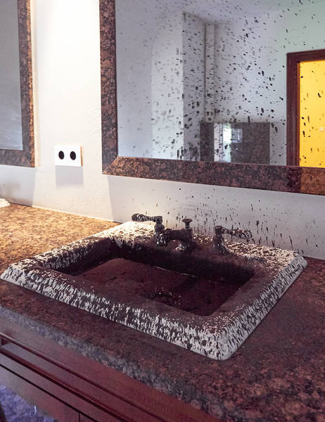 Mirco Kanthak: Milch&Honig, Installation